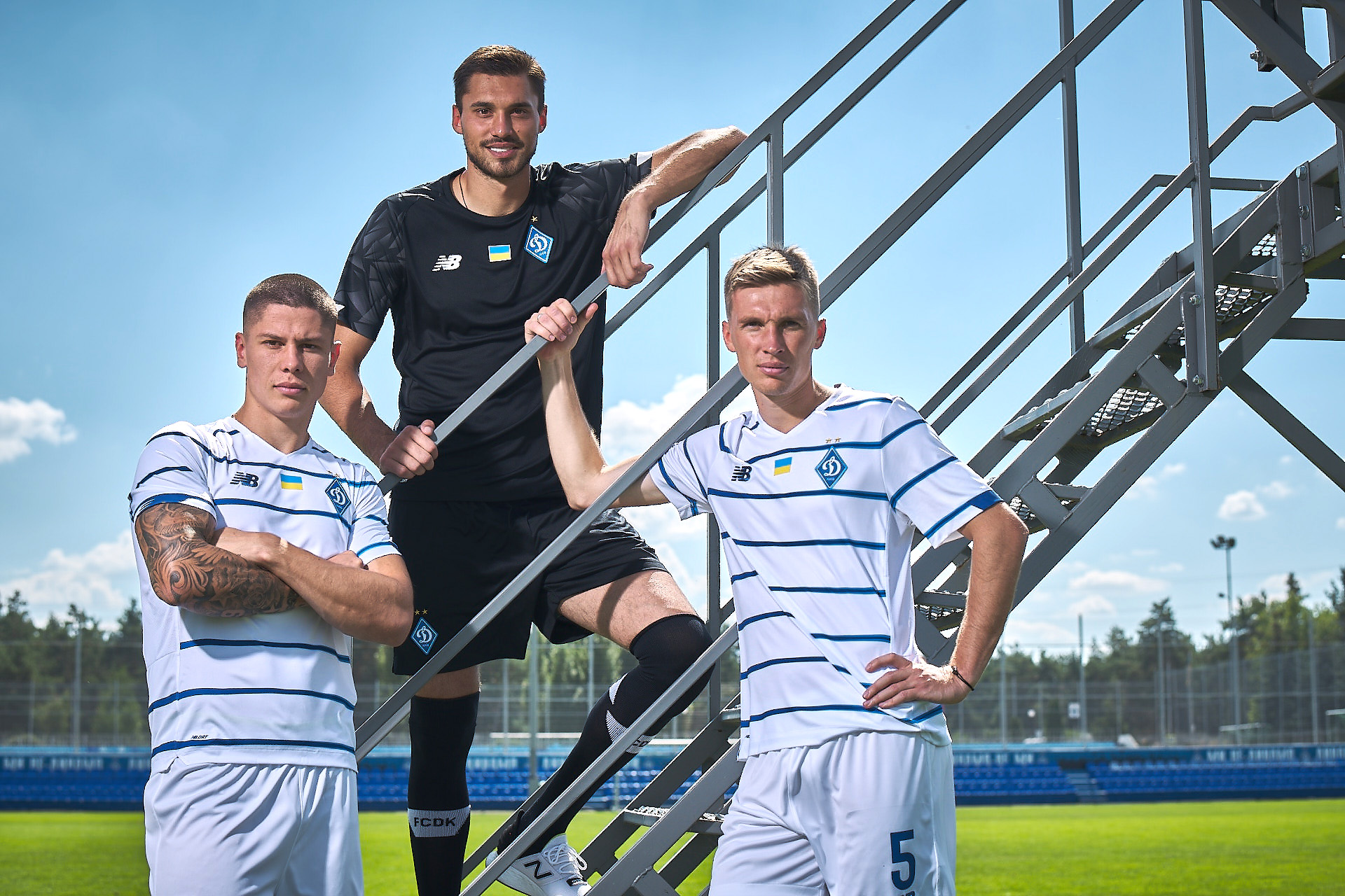 Форма «Динамо» стала смугастою