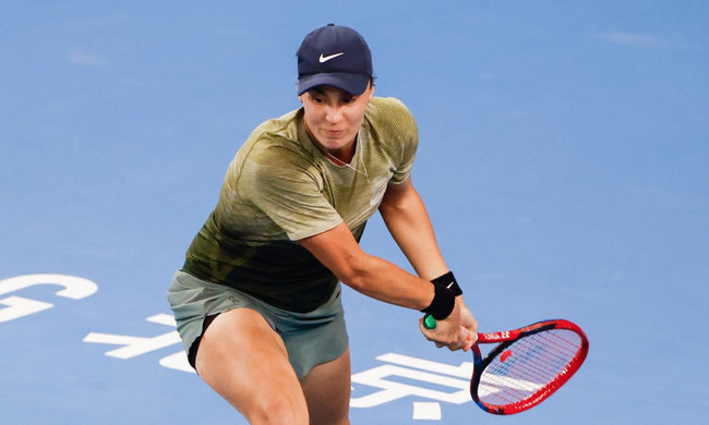 Калініна перемогла «нейтральну» Шнайдер на шляху до третього кола турніру у Брісбені