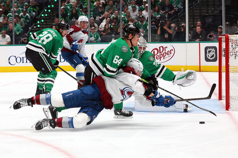 Даллас вирвався вперед у серії з Колорадо, Флорида знову завдала поразки Тампі: плей-оф НХЛ