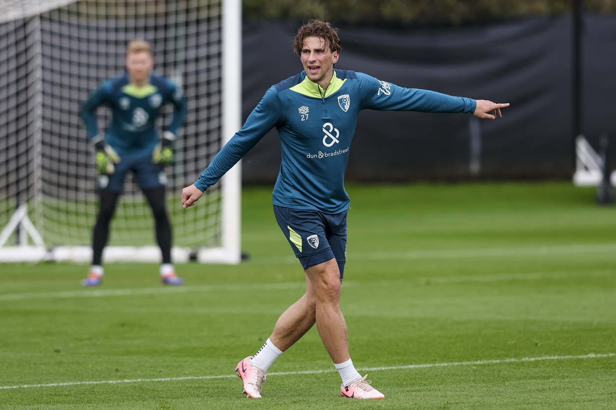 Тоттенгем долучився до боротьби за Забарного: скільки «Шпори» пропонують Борнмуту за українця