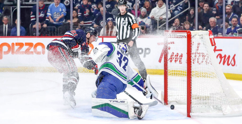 Вінніпег розгромив Ванкувер, Колорадо в овертаймі обіграв Нью-Йорк: результати матчів НХЛ