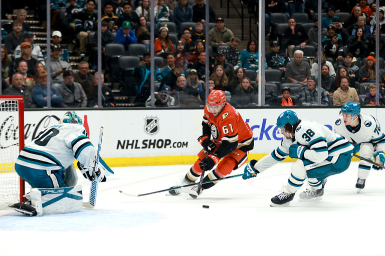 НХЛ: Вегас пройшов у плей-оф, Коламбус закинув вісім шайб Нешвіллу