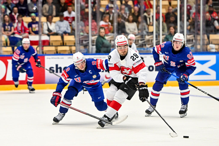 Чехія знищила Данію, Фінляндія мінімально поступилася Швеції: результати ЧС-2025 з хокею