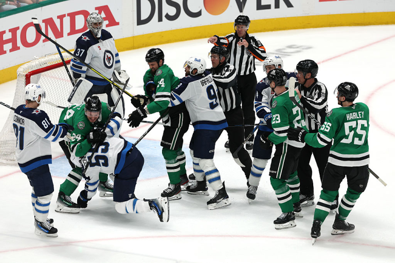 Даллас здобув третю перемогу над Вінніпегом у плей-оф НХЛ
