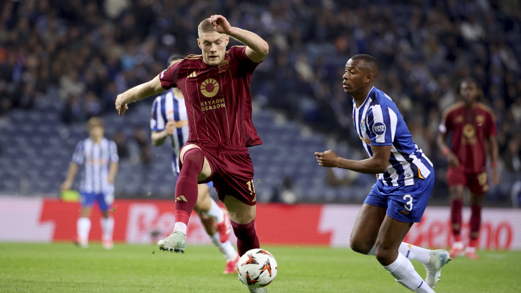 Рома з Довбиком оформила нічию з Порту у матчі плей-оф Ліги Європи