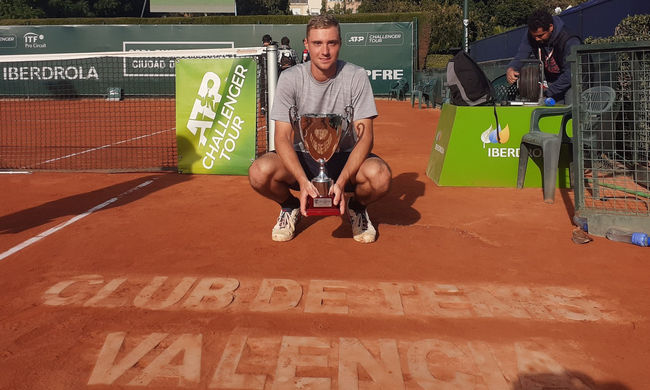 ATP: Крутых одержал уверенную победу в финале турнира в Валенсии