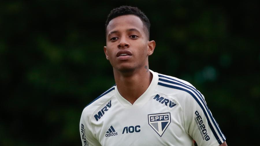 Динамо судиться за Че Че, трансферні новини чемпіонату України