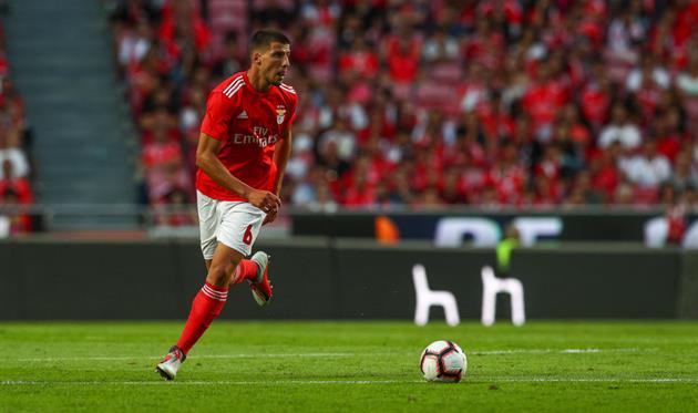 Гвардиола потратил 440 миллионов евро на защитников