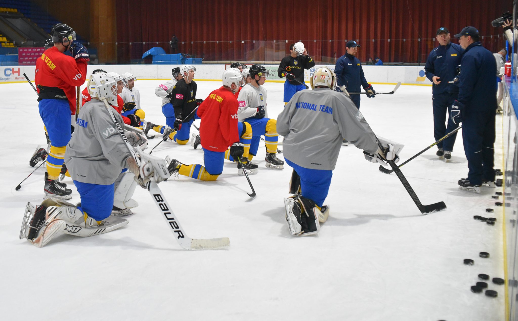 Хоккей: Сборная Украины назвала расширенный список игроков на матчи ЧМ-2023