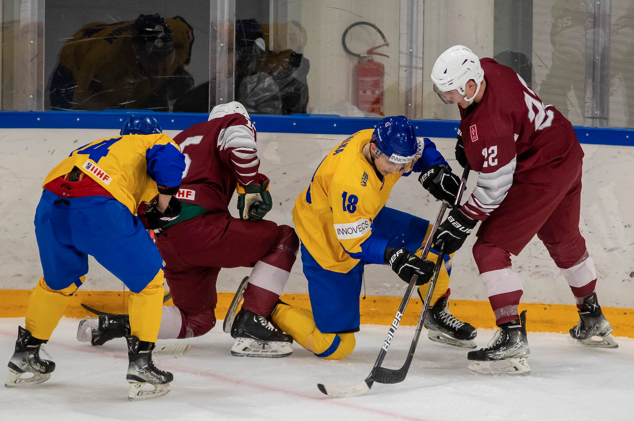 Хокей: Україна в овертаймі програла у спарингу Латвії