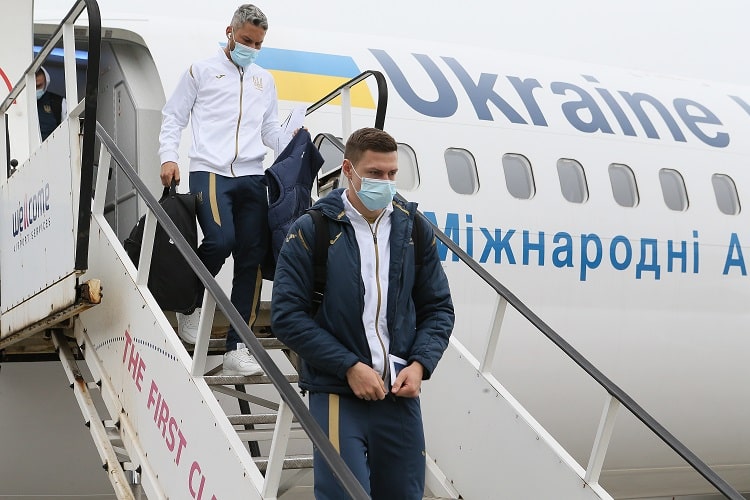 Гравці збірної України після прильоту зі Швейцарії здали тести на коронавірус
