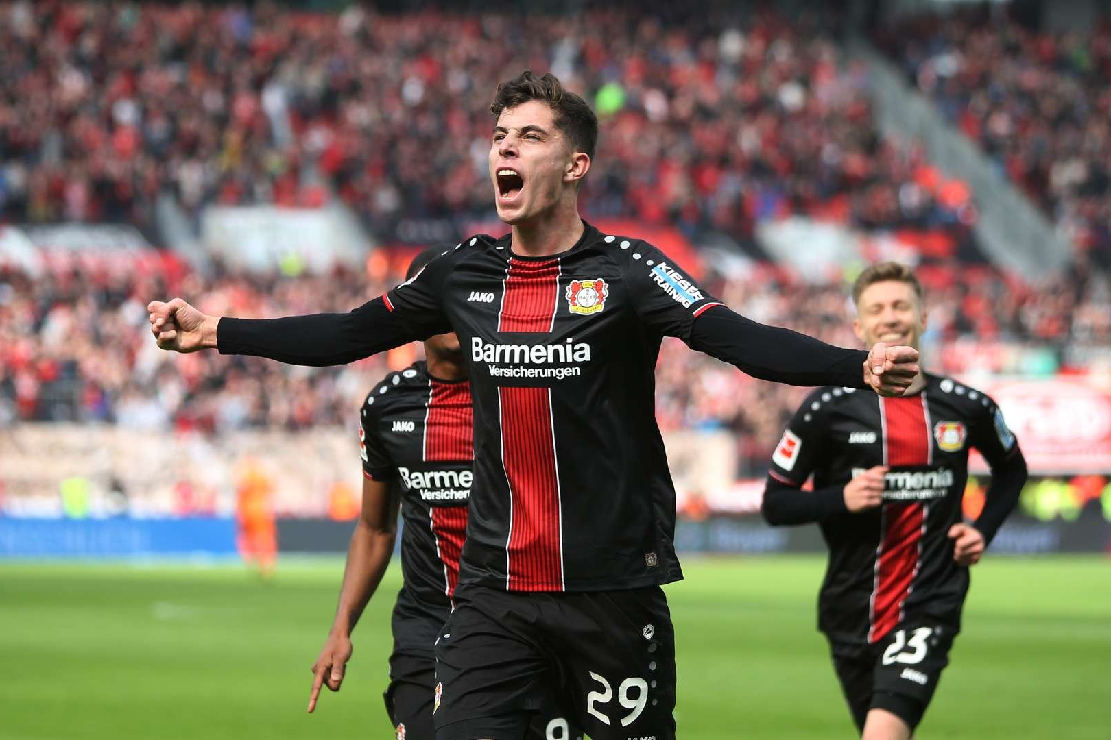 Клуби Прем'єр-ліги витратили на футболістів понад мільярд євро