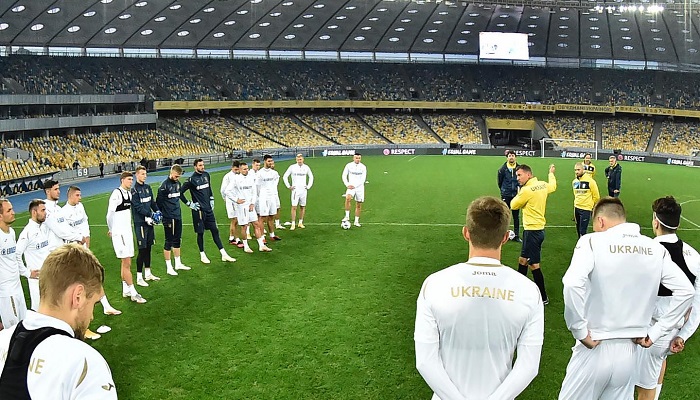 «Не треба сміятися, синку», - мотиваційна промова Шевченка перед Іспанією