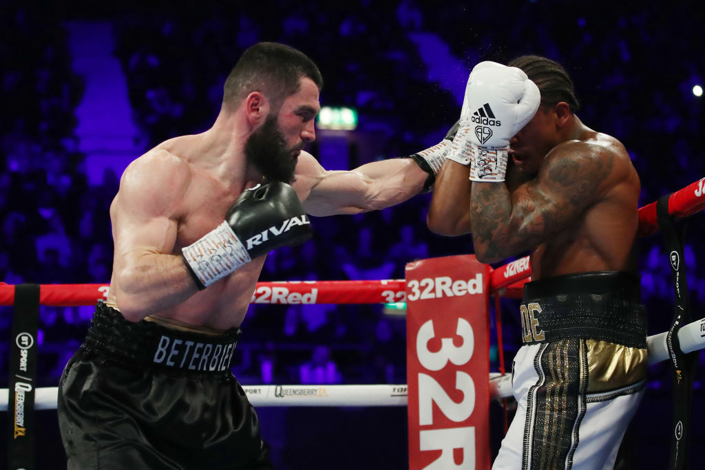 WBC назначила поединок Бетербиева со Смитом